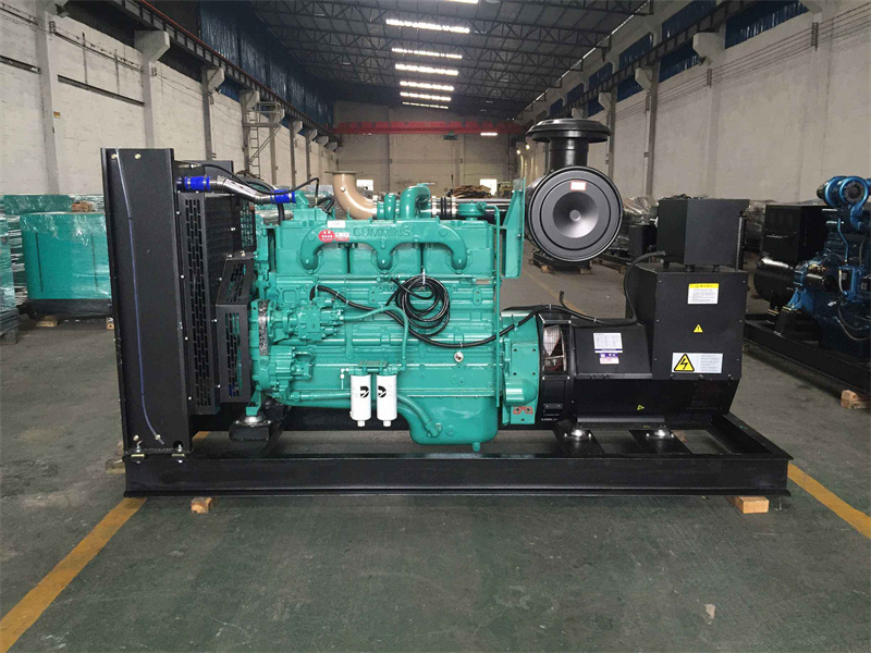 安化如何判断一个电压表是否具有自动量程切换功能？