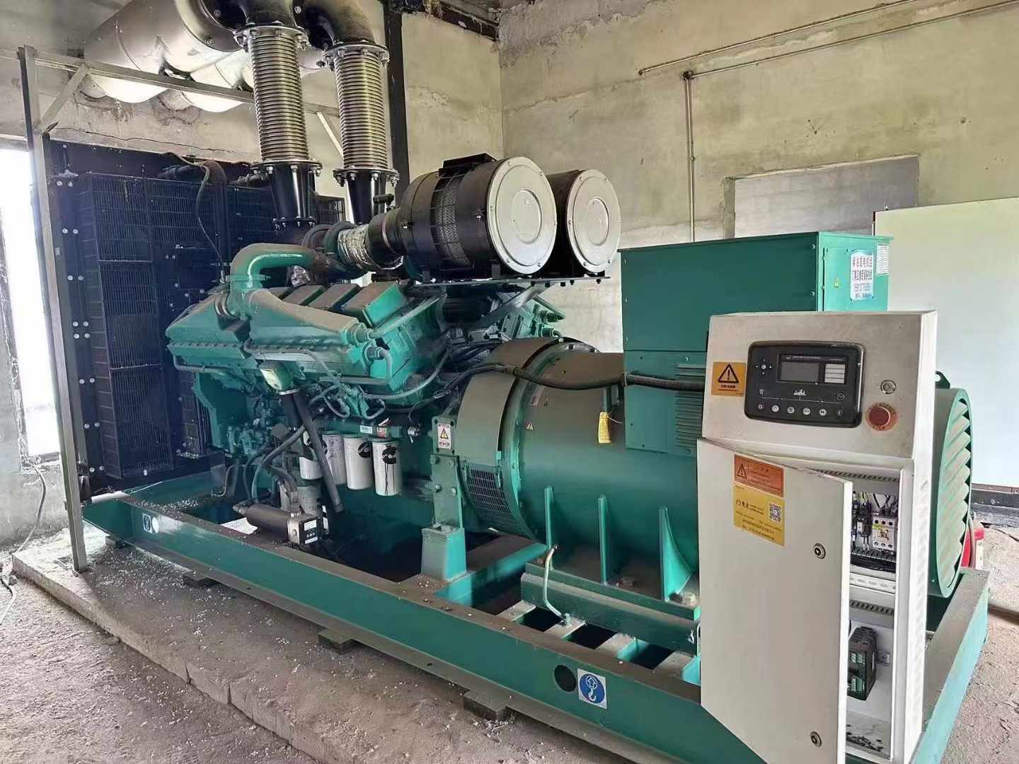 安化无功补偿装置的性能评估需要考虑哪些因素？