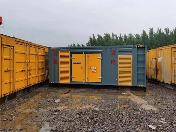 安化柴油发电机如何判断干式空气滤清器是否需要更换？