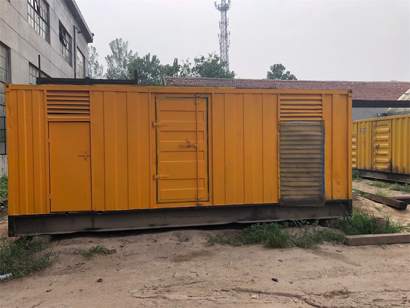 安化发电机出租进行负载测试时，电瓶电量不足的具体判断标准是什么？